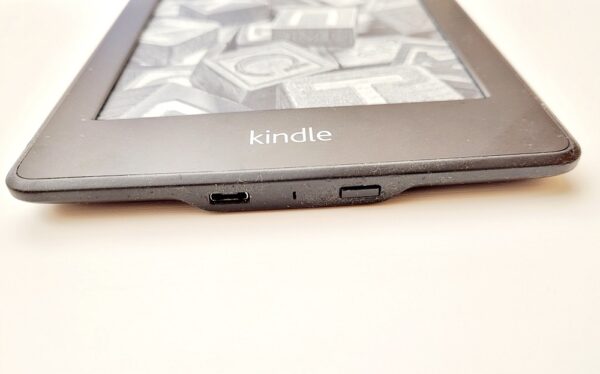 Amazon Kindle Paperwhite 1st (5th Generation) 2gb, 6" [Grade A] - Image 2