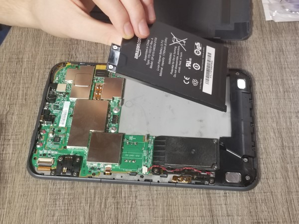 Kindle-Keyboard-Remove-Battery