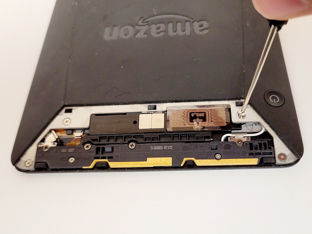 Kindle Voyage Battery Replacement Guide, unscrewing the back cover
