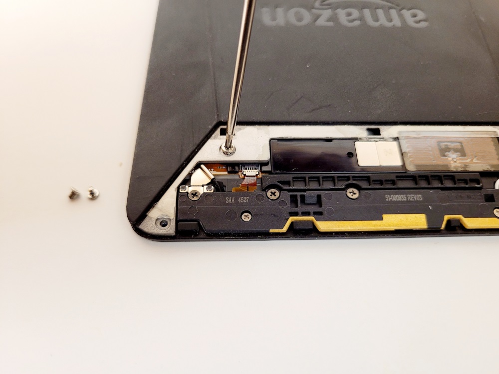 Kindle Voyage Battery Replacement Guide, replacing the upper screws