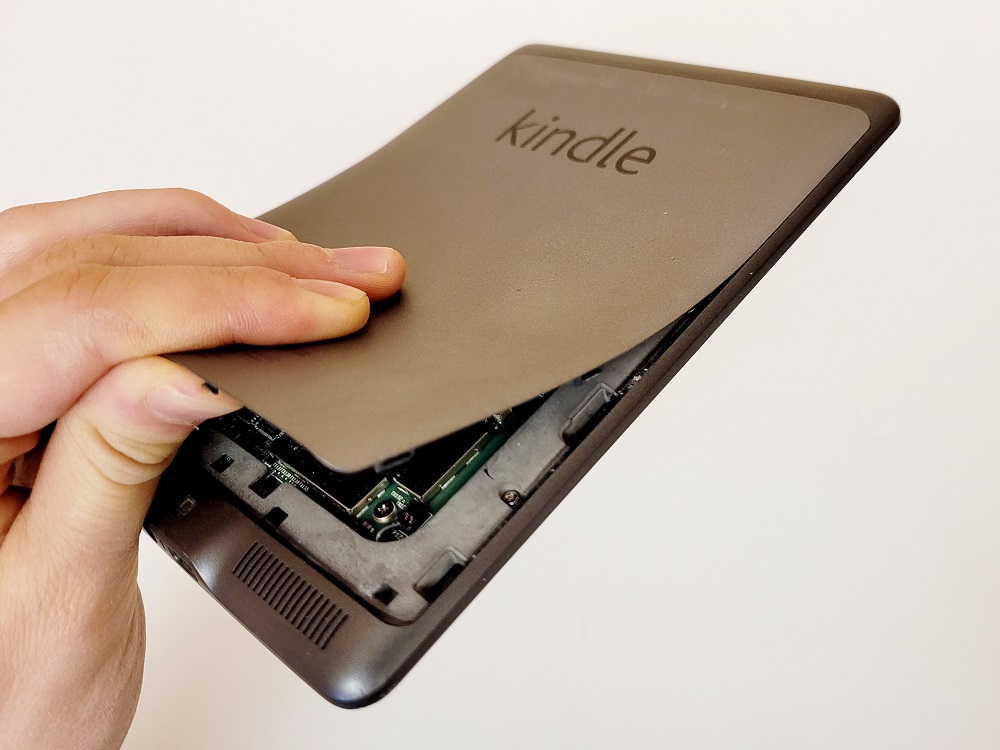 Kindle Touch Battery Replacement Guide - Removing the Back Cover