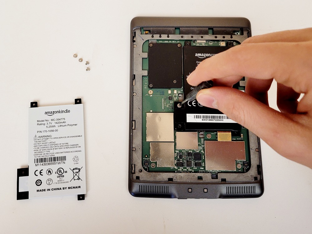 Kindle Touch Battery Replacement Guide - Replacing the Battery
