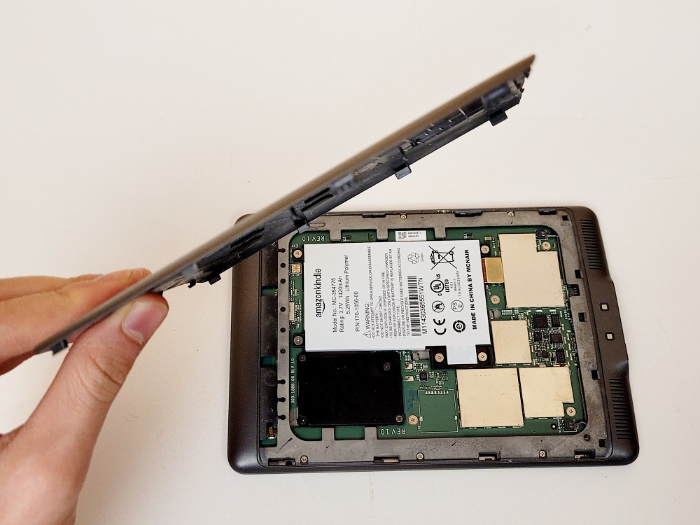 Kindle Touch Battery Replacement Guide - Removing the Back Cover